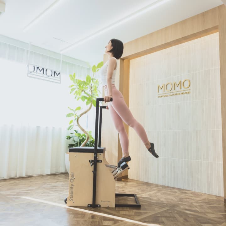 STOTT PILATES®認定インストラクターが 60代の身体に合わせて
